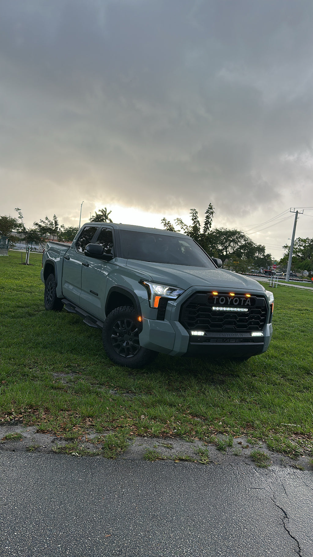 Toyota Tundra 2022-Current TRD Style Grille w/ LED Light Bar & Amber Lights