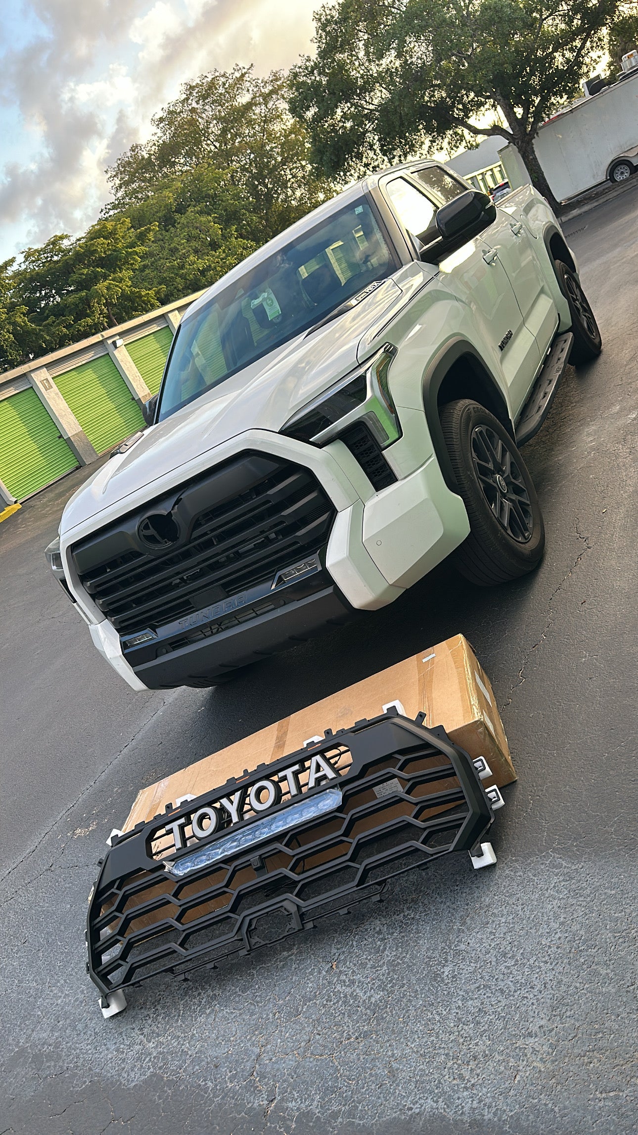 Toyota Tundra 2022-Current TRD Style Grille w/ LED Light Bar & Amber Lights